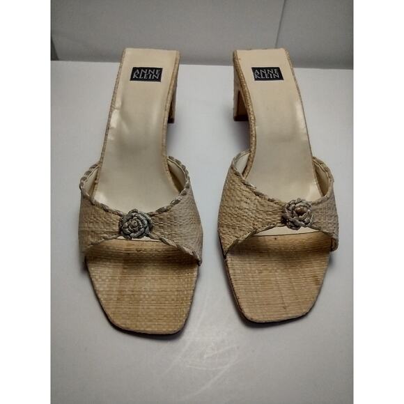 Anne Klein women's tan woven straw mule sandal shoes w Rose Button sz 6M US - Picture 1 of 5